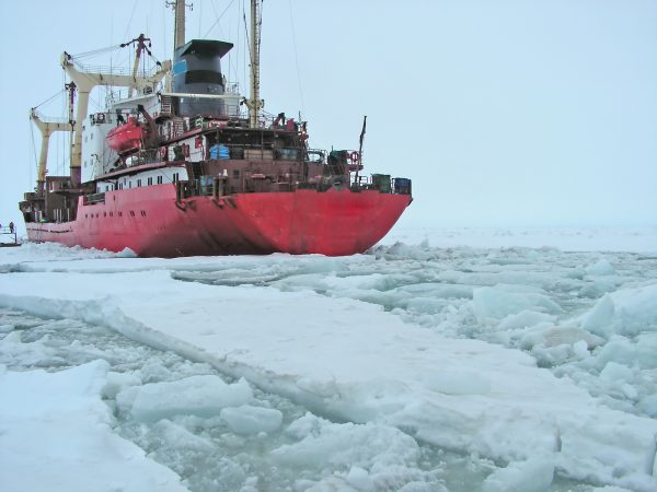 観光用の砕氷船