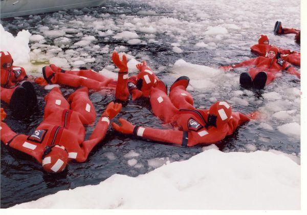 氷の海の中の方が意外と暖かい！？