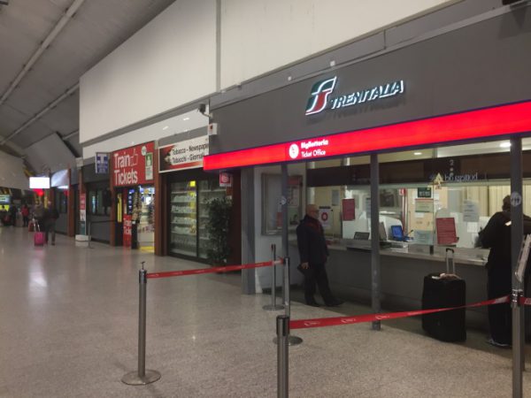 テルミニ駅までの切符売り場